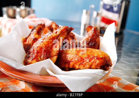 Pezzi di pollo barbecue in un ambiente americano Foto Stock