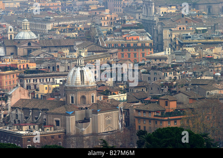 La vista su Roma dalla parte superiore della Basilica di San Pietro in Vaticano Foto Stock