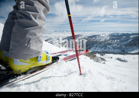 Close up di sciatore alla cima della montagna Foto Stock