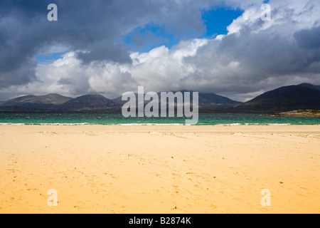 Bella spiaggia Luskentire con vista sul suono di Taransay, Isle of Harris Foto Stock