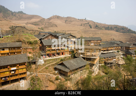 Le case tradizionali nel villaggio di montagna di Ping Un Longsheng vicino a Guilin Cina Foto Stock