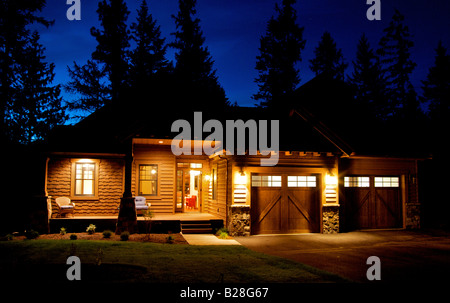 Night Shot di un custom made casa modello Foto Stock