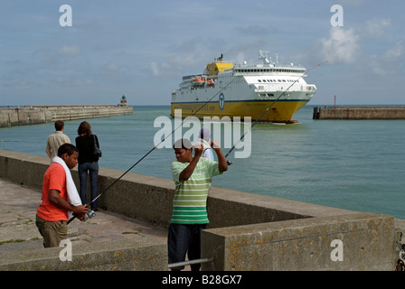 La Cote D alabastro ferry entra nel porto di Dieppe Francia Europa la nave è lungo il tragitto da Newhaven in Inghilterra Foto Stock