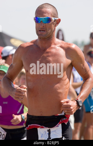 Matt Reed in esecuzione in un Triathlon Foto Stock