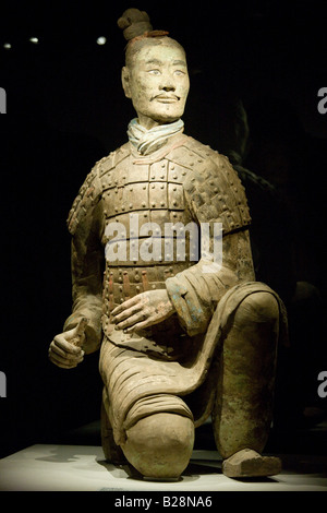 Tre colorate arciere inginocchiato Guerriero di terracotta in mostra al Museo Storico di Shaanxi Xian Cina Foto Stock