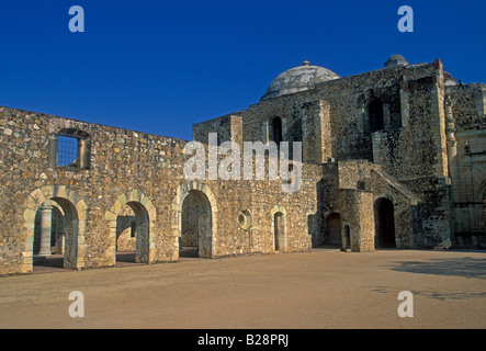 Scoperchiata basilica, basilica, monastero domenicano, convento domenicano, Ordine Domenicano, Cuilapam de Guerrero, Stato di Oaxaca, Messico Foto Stock