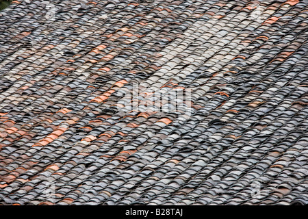 Tegole del tetto in un Ping Longsheng tradizionale villaggio di montagna vicino a Guilin Cina Foto Stock