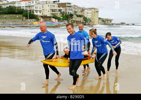 Istruzioni di sicurezza per i surfisti, liefeguards a Bondi Beach, Sydney, Australia Foto Stock