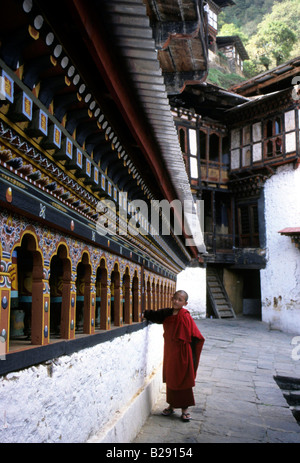 Monaco al monastero di ciliegio vicino a Thimphu Bhutan occidentale Foto Stock