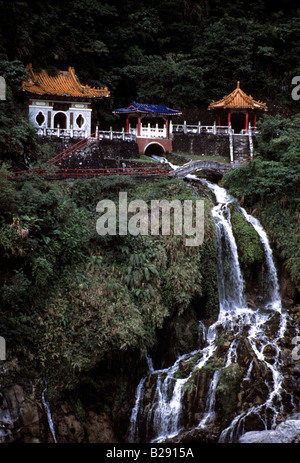 Changshun Tzu acqua tempio Taroko Gorge Taiwan Foto Stock