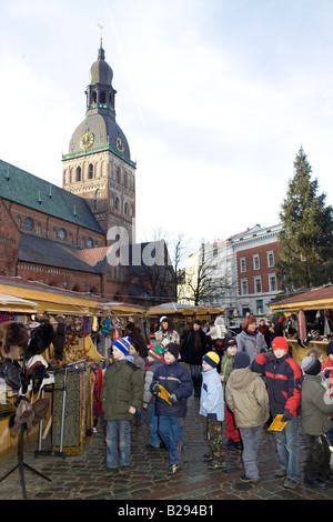 Mercatino di Natale di Riga Lettonia Data 11 02 2008 Ref ZB693 110474 0148 credito obbligatoria World Pictures Photoshot Foto Stock