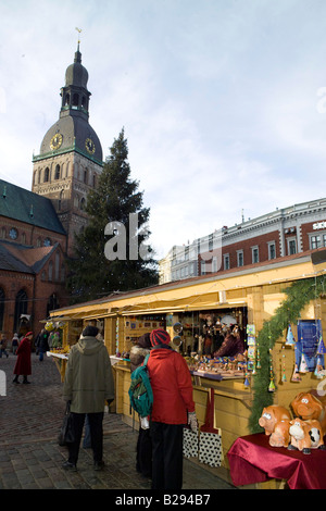 Mercatino di Natale di Riga Lettonia Data 11 02 2008 Ref ZB693 110474 0152 credito obbligatoria World Pictures Photoshot Foto Stock