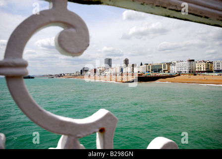 Brighton Seafront in estate guardando verso il centro città East Sussex England Regno Unito Foto Stock