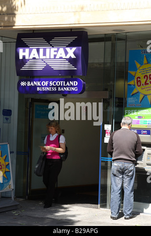 Halifax Bank (HBOS) su un r.u. high street Foto Stock