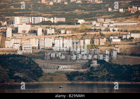 Nuova città costruita per ri home cinese europee come parte della diga delle Tre Gole progetto sul Fiume Yangtze in Cina Foto Stock