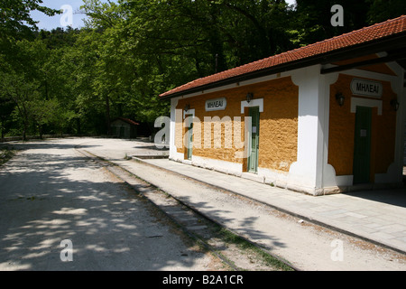 Grecia Tessaglia Milies sulle pendici del monte Pelion restaurato Ano Gatzea stazione ferroviaria Foto Stock