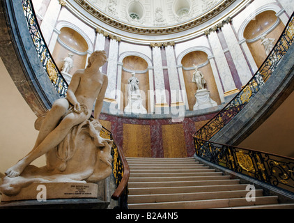 La grande scala all'interno del famoso museo di Bode sulla Museuminsel Isola dei Musei di Berlino Germania 2008 Foto Stock