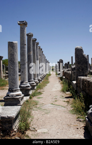 Pavimentazione romana e porticato a Perge, Turchia. Foto Stock