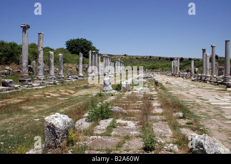 Pavimentazione romana e porticato a Perge, Turchia. Foto Stock