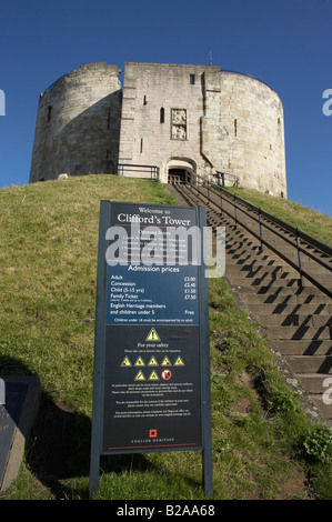 CLIFFORDS TOWER YORK CASTLE Estate North Yorkshire England Regno Unito Regno Unito Foto Stock