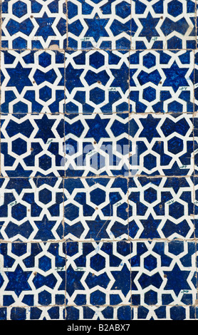 Sfondo piastrelle decorazioni orientali dalla moschea di Isfahan Iran Foto Stock