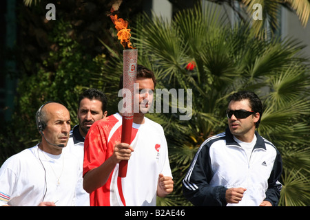 Un portatore di torcia durante la torcia olimpica di Pechino 2008 Olimpiade di Atene Grecia 30 Marzo 2008 Foto Stock