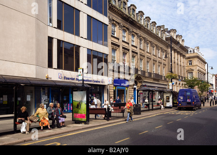 Regno Unito Tyne and Wear Sunderland city centre Fawcett Street Centro Informazioni Turistiche Foto Stock