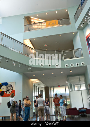 I genitori e i futuri studenti su studente-led ufficio ammissioni tour di Brandeis University Foto Stock