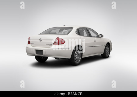 2008 Buick LaCrosse CXL in bianco - angolo posteriore vista Foto Stock