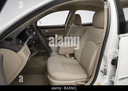 2008 Buick LaCrosse CXL in bianco - Sedili anteriori Foto Stock