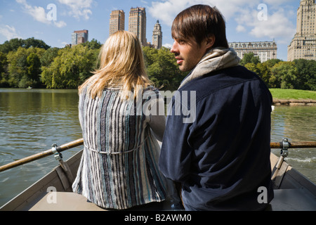 Paio di gite in barca nel Central Park di New York City Foto Stock