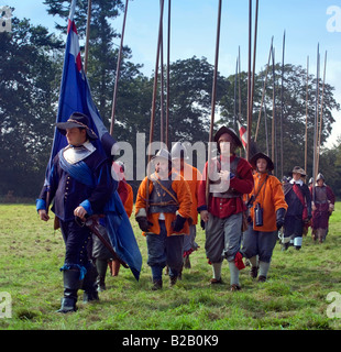 Tonda i soldati della guerra civile inglese 1642-1651. per solo uso editoriale. Foto Stock