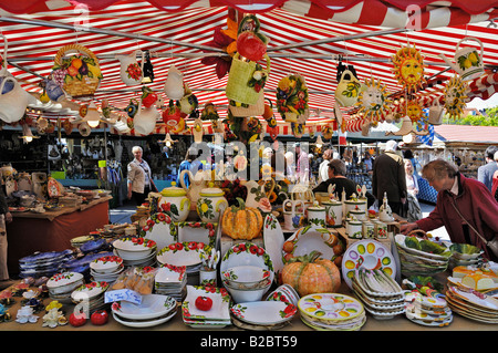 Tabella colorata usura, Auer Dult, mercato tradizionale a Monaco di Baviera, Germania, Europa Foto Stock