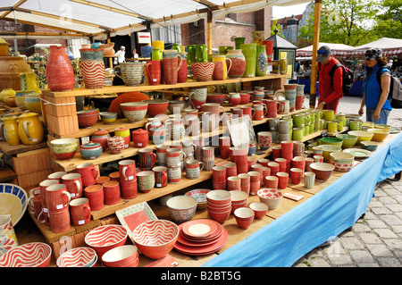 Ceramiche colorate, Auer Dult, mercato tradizionale a Monaco di Baviera, Germania, Europa Foto Stock