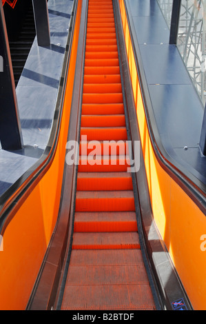 Escalator, Zeche Zollverein, il complesso industriale delle Miniere di carbone dello Zollverein, Essen, Nord Reno-Westfalia, Germania, Europa Foto Stock