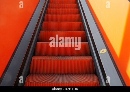 Escalator, Zeche Zollverein, il complesso industriale delle Miniere di carbone dello Zollverein, Essen, Nord Reno-Westfalia, Germania, Europa Foto Stock