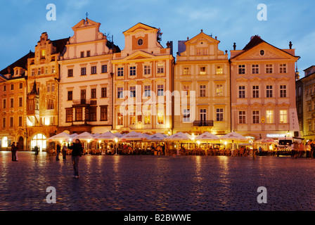 Città storica piazza conosciuta come la Piazza della Città Vecchia, sito Patrimonio Mondiale dell'UNESCO, Praga, Repubblica Ceca, Europa Foto Stock