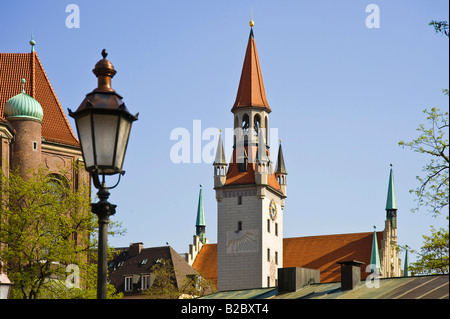 Municipio della città vecchia torre vista dal Viktualienmarkt, Monaco di Baviera, Baviera, Germania, Europa Foto Stock