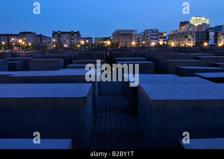 Il memoriale dell'olocausto al crepuscolo, memoriale al assassinato ebrei d'Europa, Berlino, Germania, Europa Foto Stock