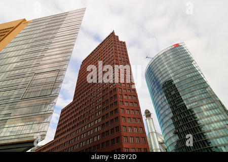 Edifici ad alta a Potsdamer Platz, Potsdam Square, da sinistra a destra: edificio progettato da Renzo Piano, attualmente utilizzato da Foto Stock