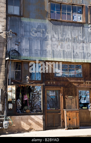 Stati Uniti d'America Arizona Girolamo rame ex città mineraria ora solo leggermente e popolato principalmente una colonia di artisti Foto Stock