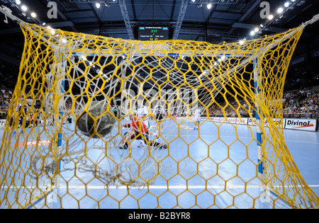 Pallamano, portiere, Matthias Andersson, THW Kiel, nella Porsche Arena di Stoccarda, Baden-Wuerttemberg, Germania, Europa Foto Stock