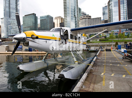 Piano dell'acqua, Coral Harbour distretto nel retro, Vancouver, British Columbia, Canada, America del Nord Foto Stock