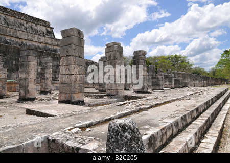 Tempio dei Guerrieri, est colonnato, Zona Nord, a Chichen Itza, nuova meraviglia del mondo, Maya e Toltec excav archeologico Foto Stock