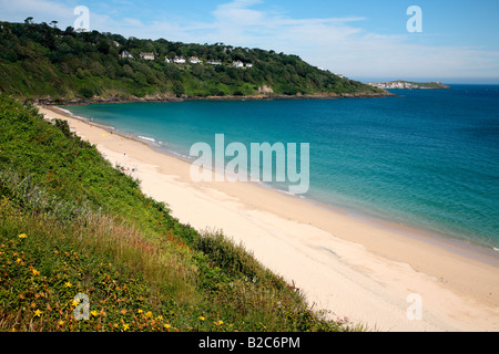 La spiaggia di Carbis Bay in Cornwall Regno Unito con St. Ives in distanza. Foto Stock