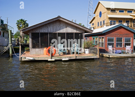 Case galleggianti ormeggiate lungo Scipione Creek Apalachicola Florida Foto Stock