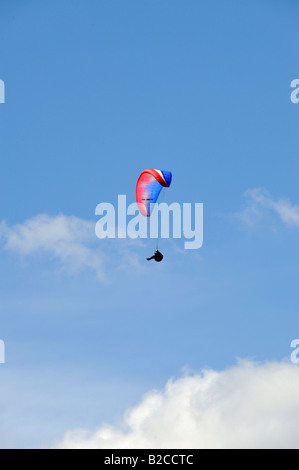 Parapendio sul "Bordo tanage' nel Derbyshire "Gran Bretagna" Foto Stock