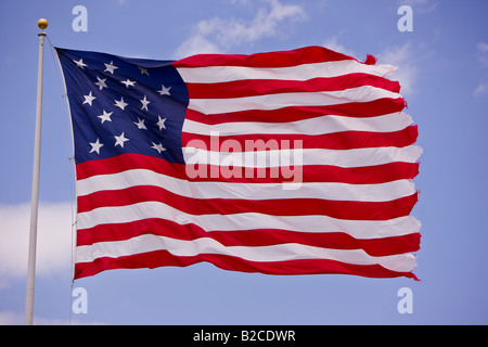 BALTIMORE, MARYLAND, Stati Uniti d'America - 15-star e 15-striscia United States Flag sorvolano Federal Hill. Foto Stock