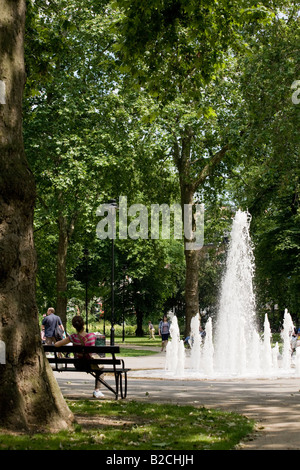 Fontana di Russell Square. Bloomsbury, Londra, Inghilterra Foto Stock