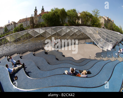 Graz, isola artificiale nel fiume Mur Foto Stock